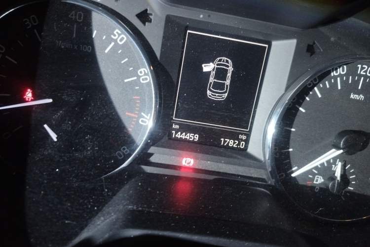 Used Skoda Octavia 2015 1.4TSI DSG Yijun Edition Odometer Close Up