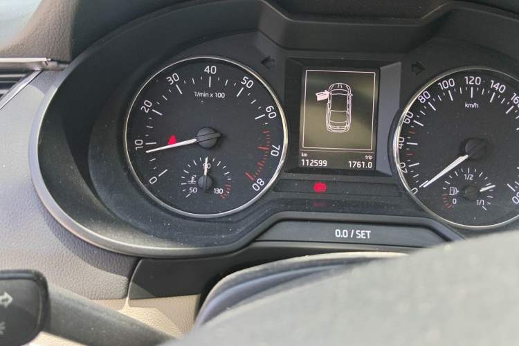 Used Skoda Octavia 2015 1.6L Manual Yijun Edition Odometer Close Up
