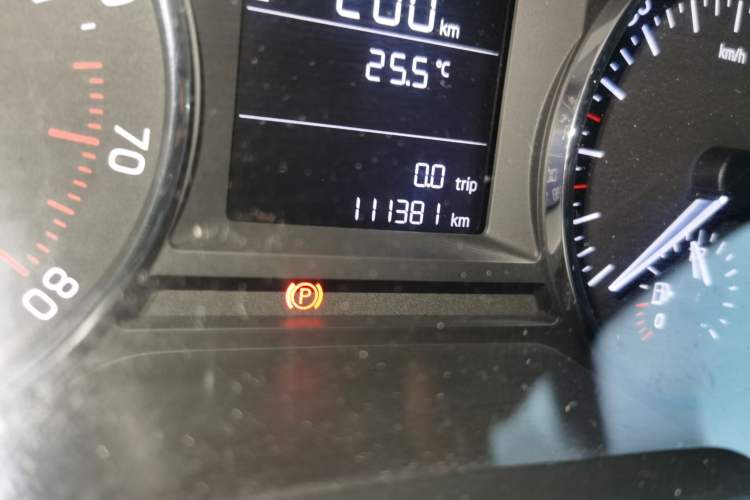 Used Skoda Octavia 2015 1.6L Automatic Yijie Edition Odometer Close Up