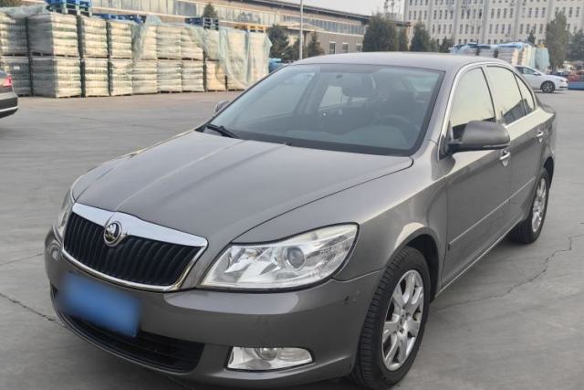 Ojetý Skoda Octavia 2015 Classic Model 1.6L Automatic Elegance Edition