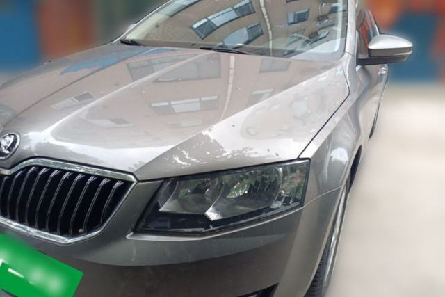 Skoda Octavia 2015 1.6L Automatic Yijie Edition usata