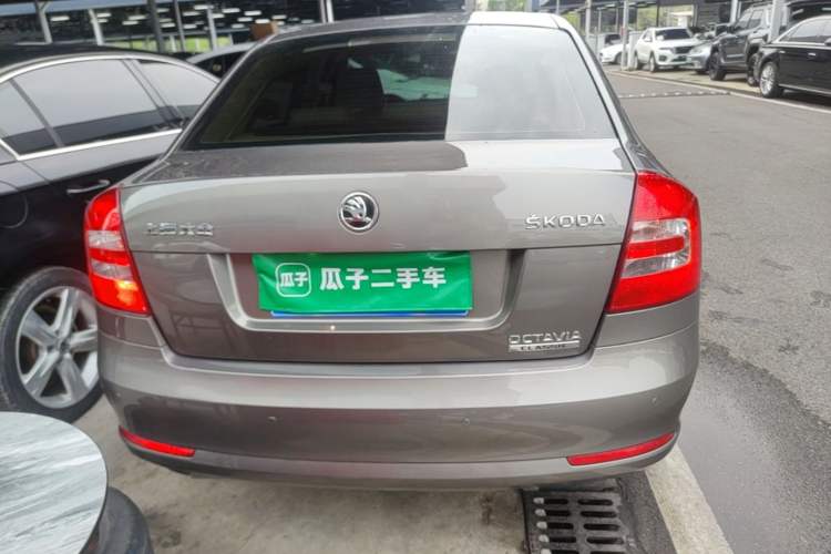 Used Skoda Octavia 2015 Classic Model 1.6L Manual Yijie Edition Rear