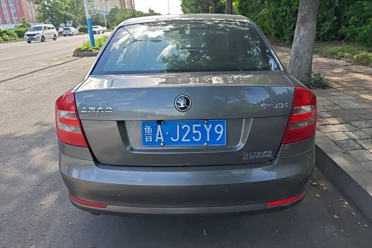 Used Skoda Octavia 2015 Classic Model 1.6L Automatic Yijie Version Rear
