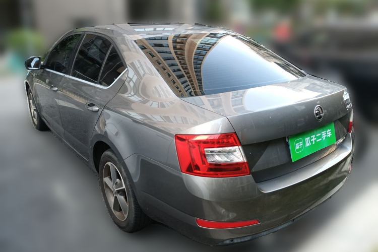 Used Skoda Octavia 2015 1.6L Automatic Yijie Edition Rear Left 45 Deg