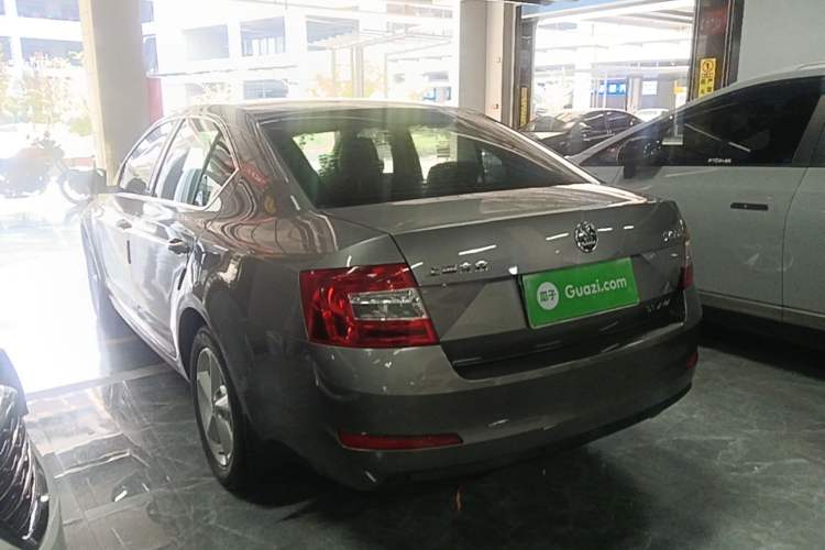 Used Skoda Octavia 2015 1.6L Manual Yijie Edition Rear Left 45 Deg