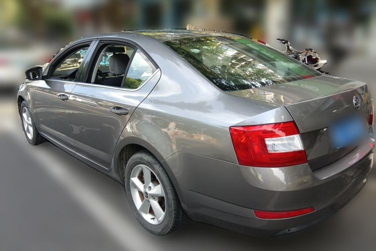 Used Skoda Octavia 2015 1.6L Automatic Yijie Edition Rear Left 45 Deg