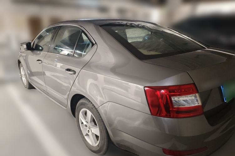 Used Skoda Octavia 2015 1.6L Manual Eado Edition Rear Left 45 Deg
