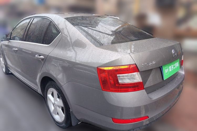 Used Skoda Octavia 2015 1.6L Manual Yijie Edition Rear Left 45 Deg