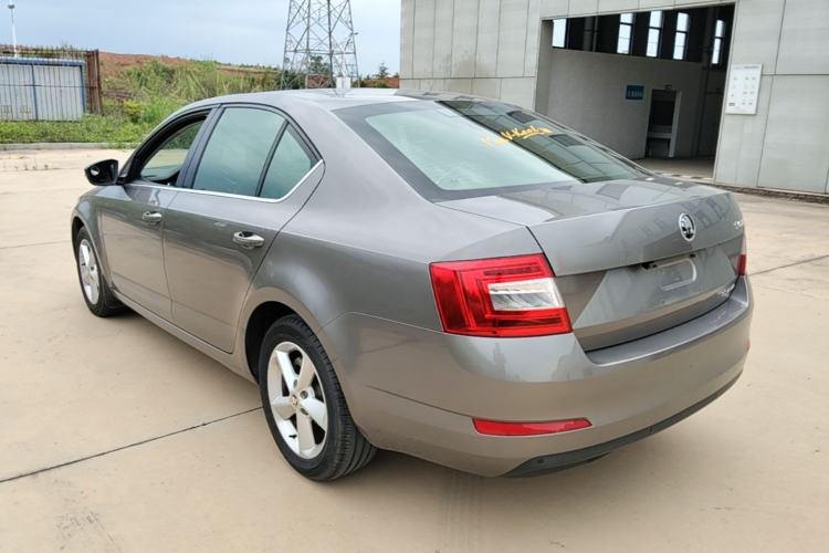 Used Skoda Octavia 2015 1.6L Automatic Yijie Edition Rear Left 45 Deg
