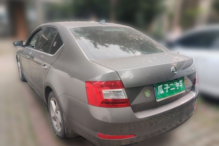 Used Skoda Octavia 2015 1.6L Manual Yijie Edition Rear Left 45 Deg