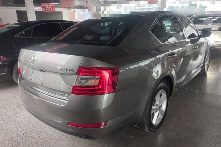 Used Skoda Octavia 2015 1.4TSI DSG Yijun Edition Rear Right 45 Deg
