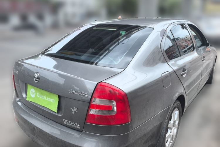 Used Skoda Octavia 2015 Classic Model 1.6L Manual Yijie Edition Rear Right 45 Deg