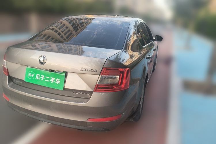 Used Skoda Octavia 2015 1.6L Automatic Yijie Edition Rear Right 45 Deg