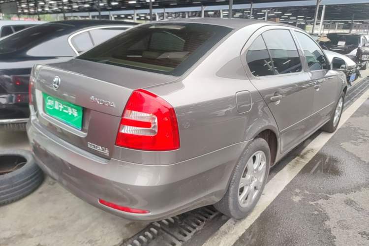 Used Skoda Octavia 2015 Classic Model 1.6L Manual Yijie Edition Rear Right 45 Deg