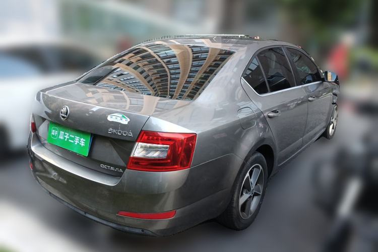 Used Skoda Octavia 2015 1.6L Automatic Yijie Edition Rear Right 45 Deg