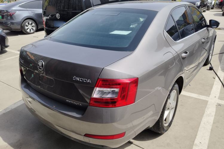 Used Skoda Octavia 2015 1.6L Automatic Yijie Edition Rear Right 45 Deg