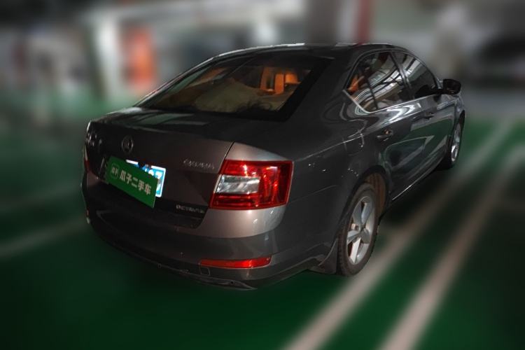 Used Skoda Octavia 2015 1.6L Manual Yijie Edition Rear Right 45 Deg