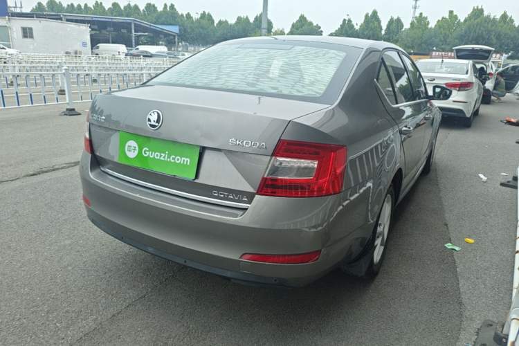 Used Skoda Octavia 2015 1.6L Automatic Yijun Edition Rear Right 45 Deg