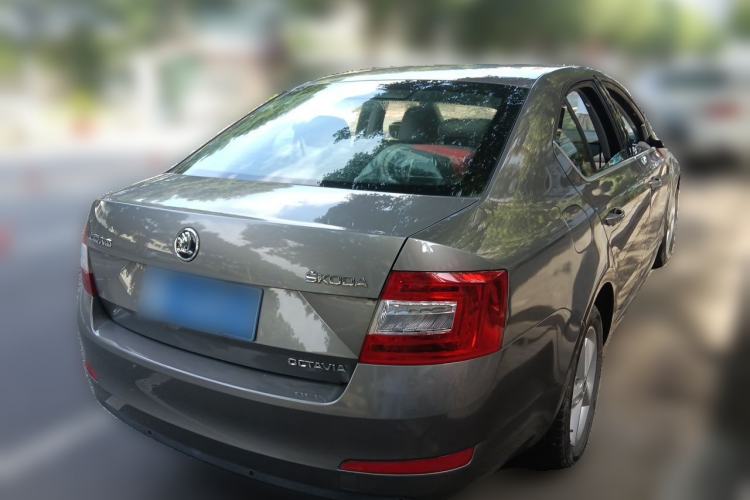 Used Skoda Octavia 2015 1.6L Automatic Yijie Edition Rear Right 45 Deg