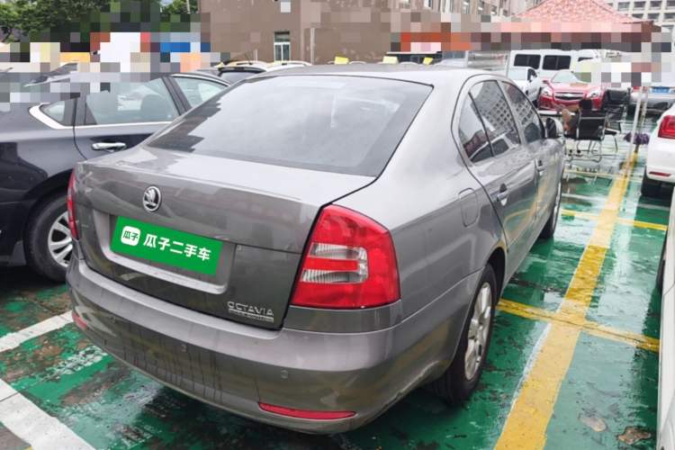 Used Skoda Octavia 2015 Classic Model 1.6L Automatic Elegance Edition Rear Right 45 Deg