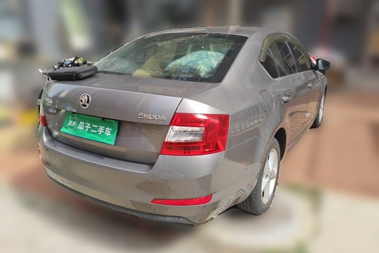 Used Skoda Octavia 2015 1.6L Manual Yijie Edition Rear Right 45 Deg