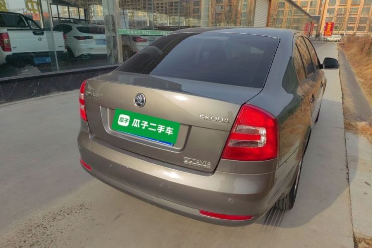 Used Skoda Octavia 2015 Classic Model 1.6L Manual Eado Version Rear Right 45 Deg