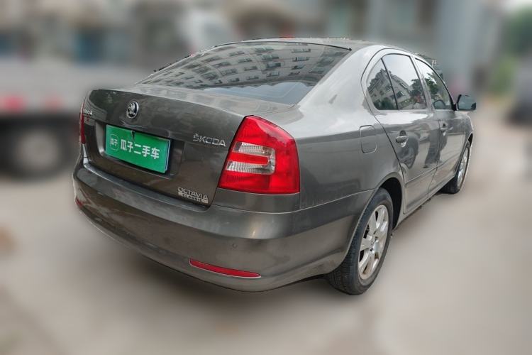 Used Skoda Octavia 2015 Classic Model 1.6L Automatic Yijie Version Rear Right 45 Deg