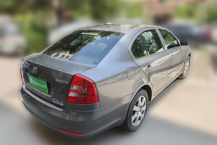 Used Skoda Octavia 2015 Classic Model 1.6L Manual Yijie Edition Rear Right 45 Deg