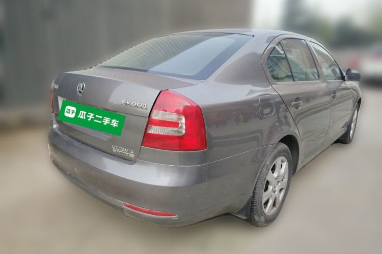 Used Skoda Octavia 2015 Classic Model 1.6L Manual Yijie Edition Rear Right 45 Deg
