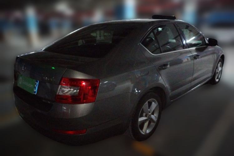 Used Skoda Octavia 2015 1.6L Automatic Yijie Edition Rear Right 45 Deg