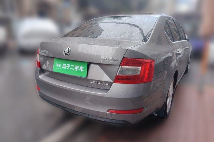 Used Skoda Octavia 2015 1.6L Manual Yijie Edition Rear Right 45 Deg