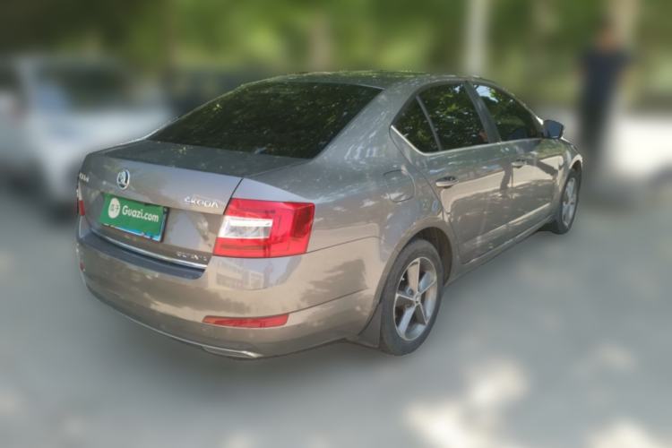 Used Skoda Octavia 2015 1.6L Automatic Yijun Edition Rear Right 45 Deg