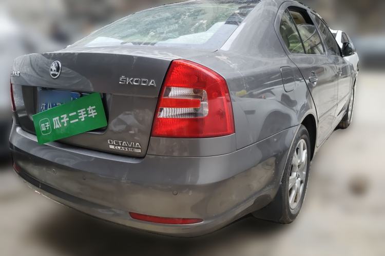 Used Skoda Octavia 2015 Classic Model 1.6L Manual Yijie Edition Rear Right 45 Deg
