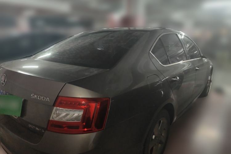 Used Skoda Octavia 2015 1.6L Automatic Yijie Edition Rear Right 45 Deg
