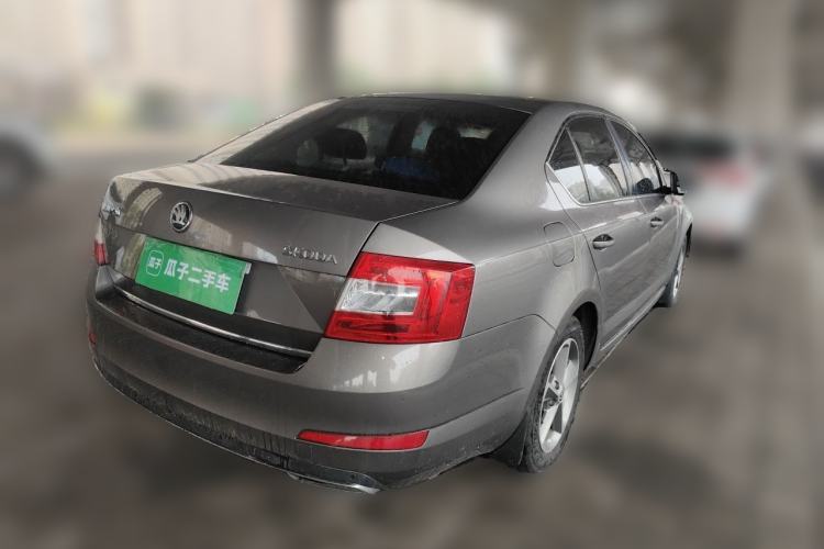 Used Skoda Octavia 2015 1.6L Manual Yijun Edition Rear Right 45 Deg