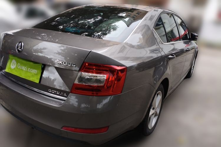 Used Skoda Octavia 2015 1.4TSI DSG Yijun Edition Rear Right 45 Deg
