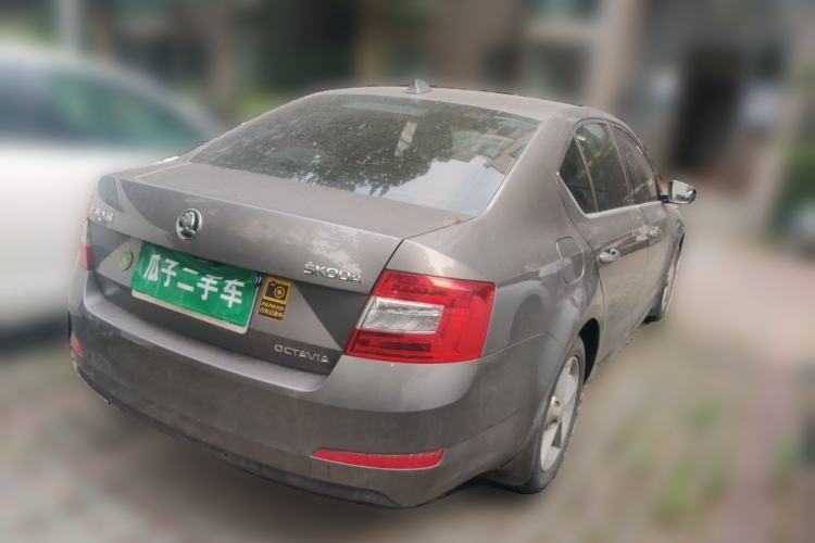 Used Skoda Octavia 2015 1.6L Manual Yijie Edition Rear Right 45 Deg