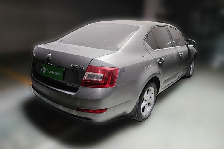 Used Skoda Octavia 2015 1.6L Automatic Yijie Edition Rear Right 45 Deg