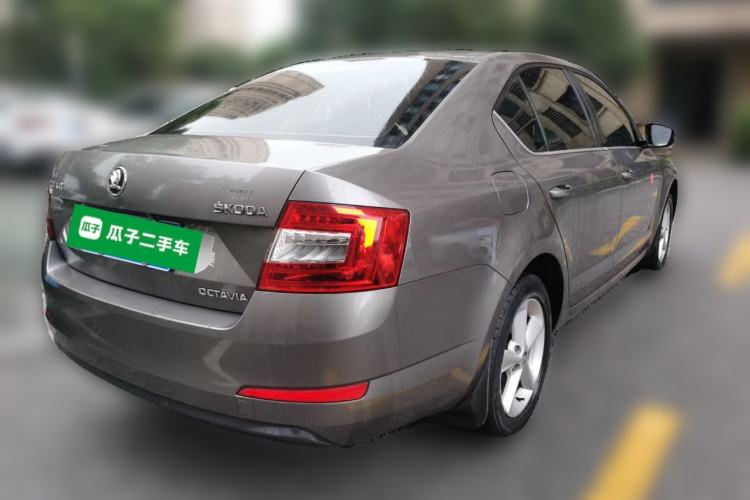 Used Skoda Octavia 2015 1.6L Automatic Yijie Edition Rear Right 45 Deg