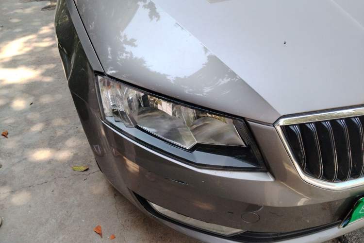 Used Skoda Octavia 2015 1.6L Automatic Yijie Edition Right Front Headlight