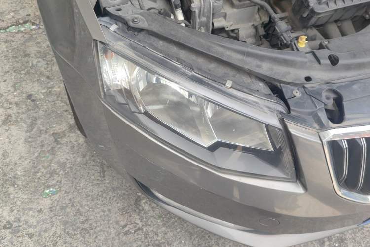 Used Skoda Octavia 2015 1.6L Automatic Yijie Edition Right Front Headlight