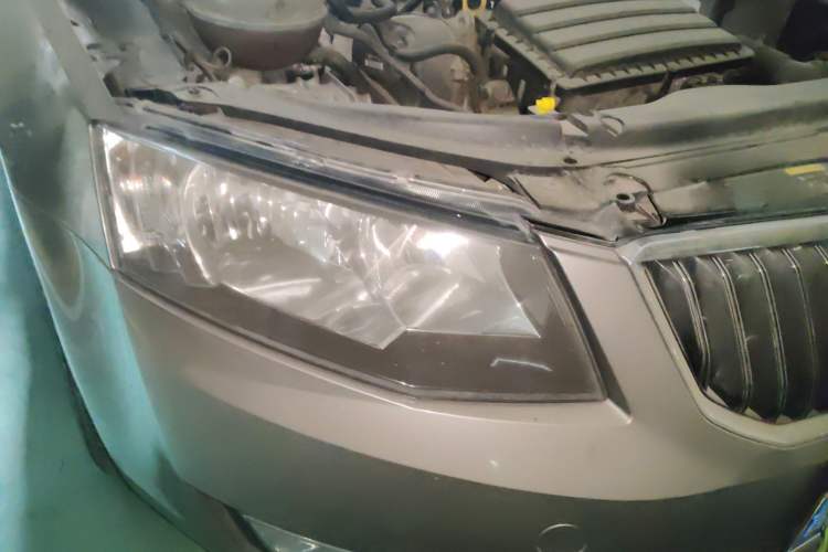 Used Skoda Octavia 2015 1.6L Automatic Yijie Edition Right Front Headlight