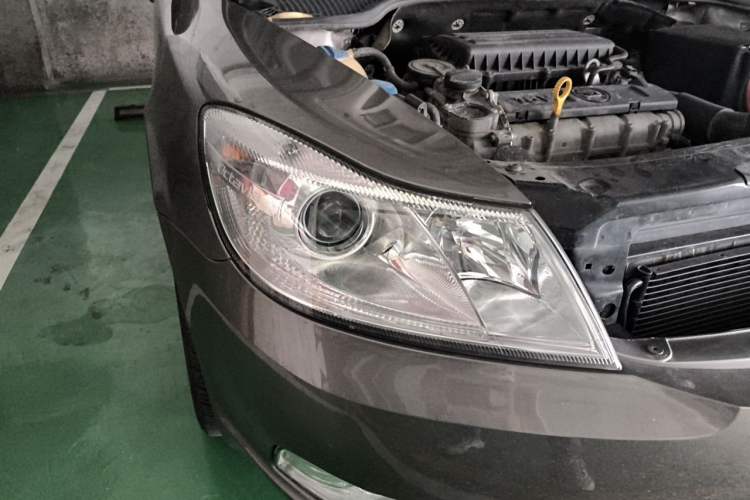 Used Skoda Octavia 2015 Classic Model 1.6L Manual Yijie Edition Right Front Headlight
