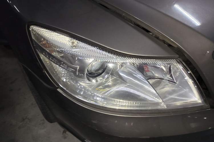 Used Skoda Octavia 2015 Classic Model 1.6L Automatic Yijie Version Right Front Headlight