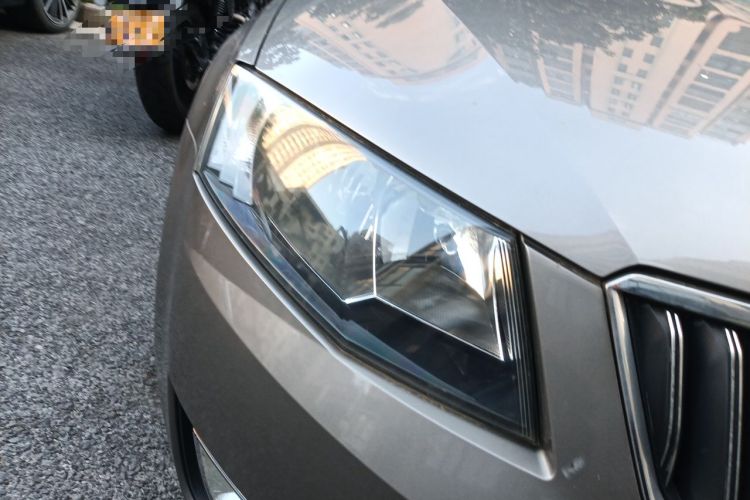 Used Skoda Octavia 2015 1.6L Automatic Yijie Edition Right Front Headlight