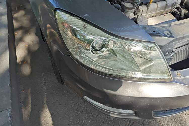 Used Skoda Octavia 2015 Classic Model 1.6L Automatic Yijie Version Right Front Headlight