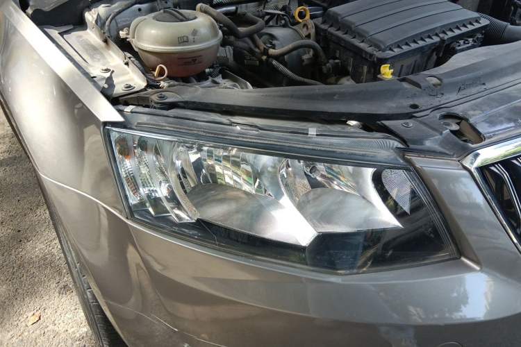 Used Skoda Octavia 2015 1.6L Automatic Yijie Edition Right Front Headlight