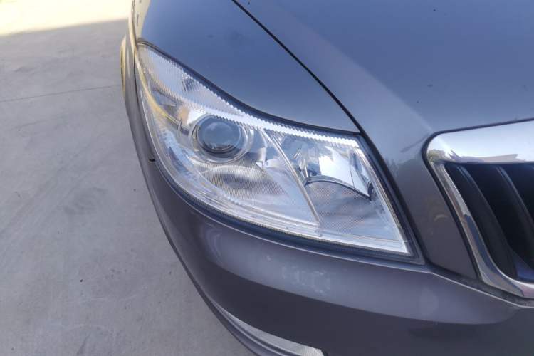 Used Skoda Octavia 2015 Classic Model 1.6L Manual Eado Version Right Front Headlight