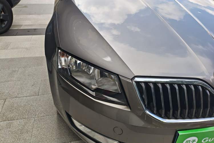 Used Skoda Octavia 2015 1.4TSI DSG Yijun Edition Right Front Headlight