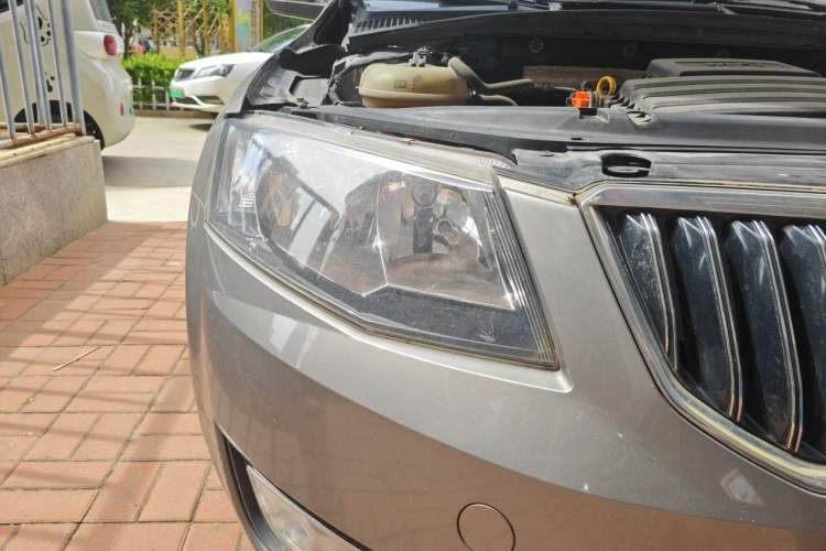 Used Skoda Octavia 2015 1.6L Manual Yijie Edition Right Front Headlight